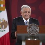 Fotografía cedida hoy, por la presidencia de México, del presidente de México, Andrés Manuel López Obrador, mientras ofrece una rueda de prensa en el Palacio Nacional, en la Ciudad de México (México). EFE/ Presidencia De México SOLO USO EDITORIAL SOLO DISPONIBLE PARA ILUSTRAR LA NOTICIA QUE ACOMPAÑA (CRÉDITO OBLIGATORIO)