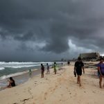 Fotografía de archivo de una vista general de la desestabilización marítima en playas del centro de recreo de Cancún, en el estado de Quintana Roo (México). EFE/Alonso Cupul