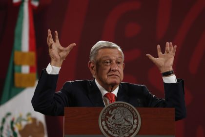 El presidente de México, Andrés Manuel López Obrador, habla durante una rueda de prensa hoy, en el Palacio Nacional, en Ciudad de México (México). EFE/ Mario Guzmán