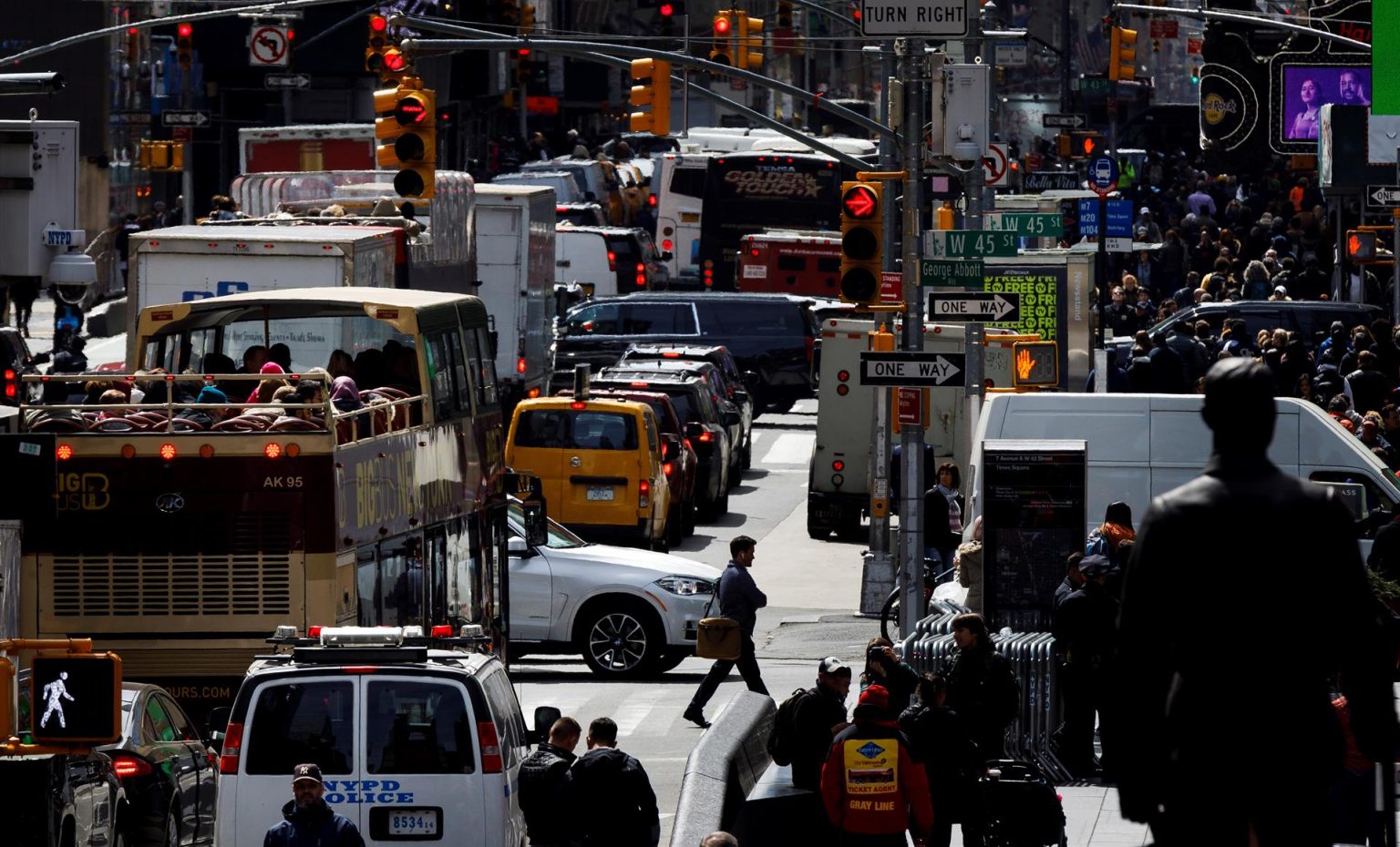 Fotografía de archivo del tráfico en Times Square en Nueva York, EE. UU. EFE / JUSTIN LANE
