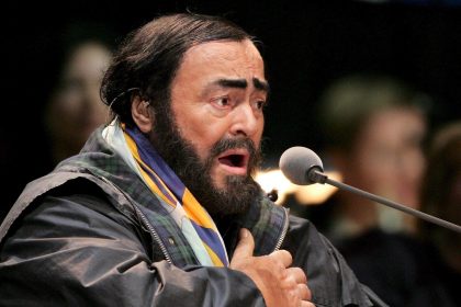 El tenor italiano Luciano Pavarotti. Imagen de archivo. EFE/Jon Hrusa