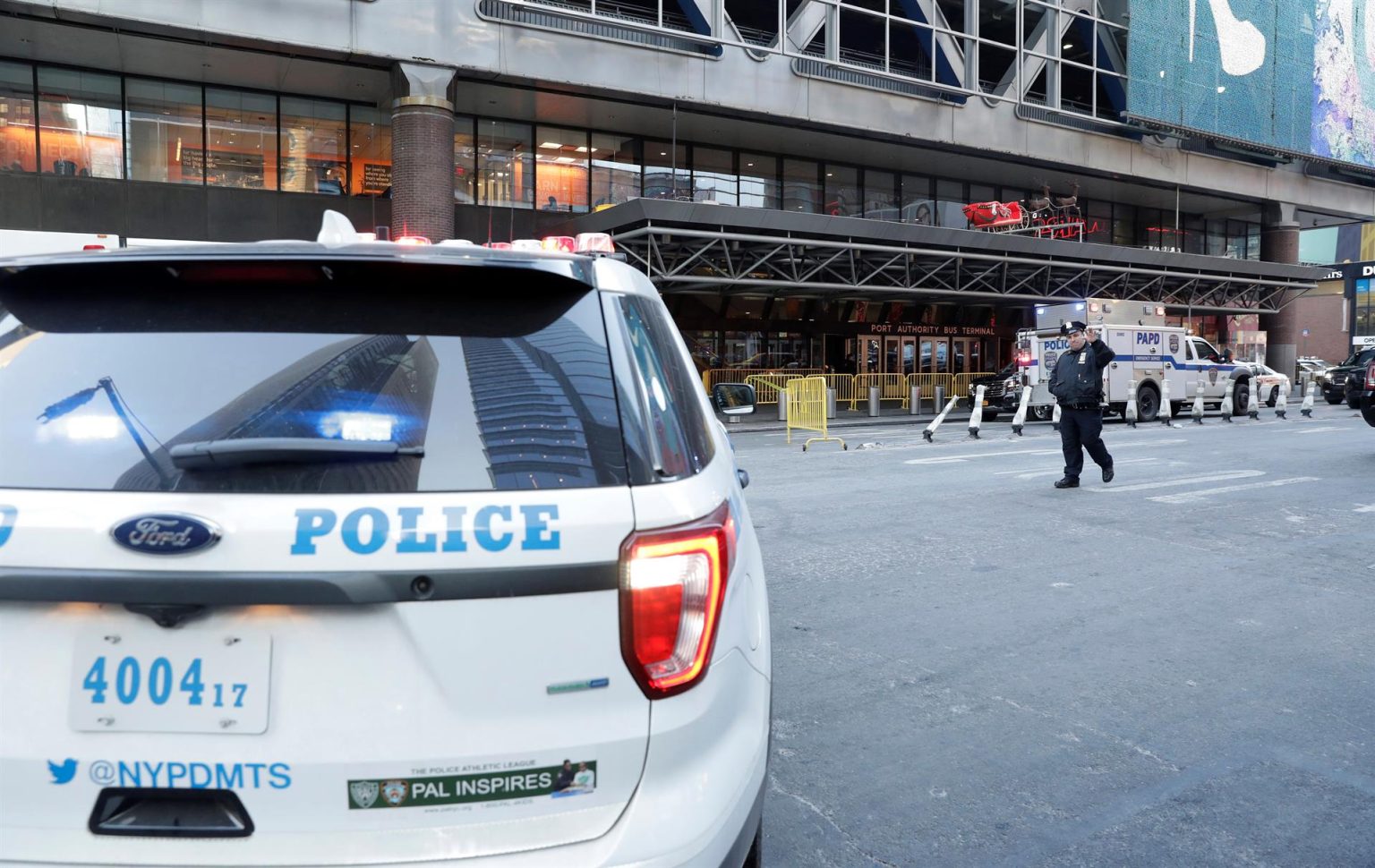 Fotografía de archivo de un vehículo de la policía de Nueva York. EFE/ Jason Szenes