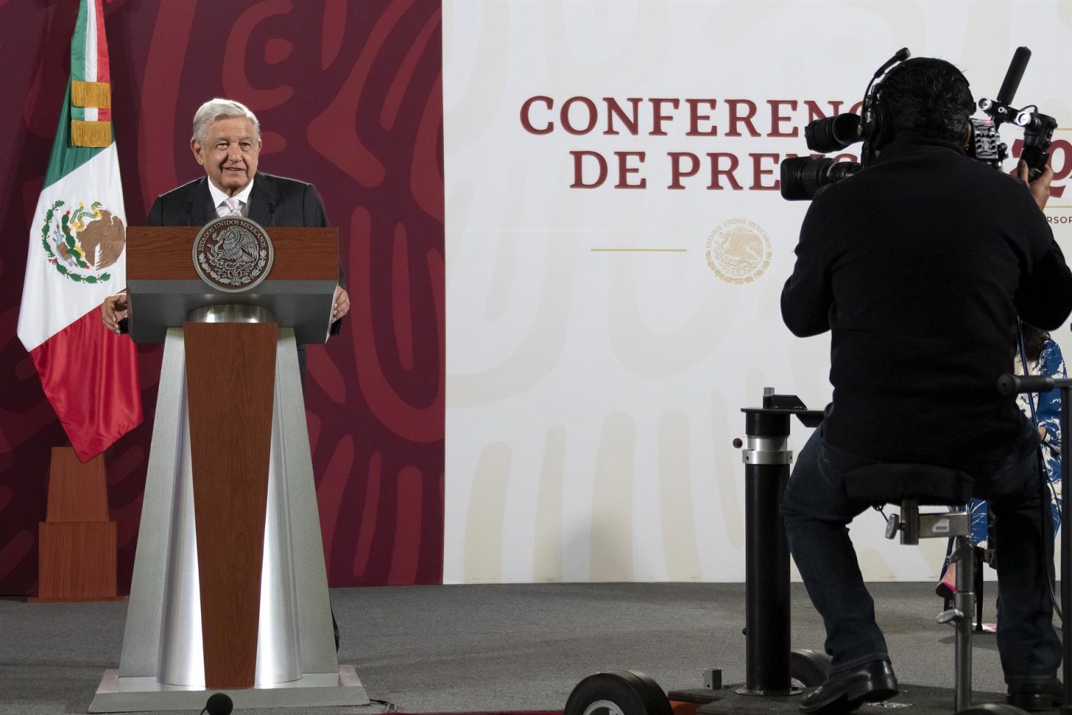 Fotografía cedida por la Presidencia de México del mandatario mexicano, Andrés Manuel López Obrador, durante una rueda de prensa en el Palacio Nacional, en Ciudad de México (México). EFE/ Presidencia De México / SOLO USO EDITORIAL/ SOLO DISPONIBLE PARA ILUSTRAR LA NOTICIA QUE ACOMPAÑA (CRÉDITO OBLIGATORIO)