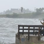 Fotografía de archivo de una persona mientras graba un vídeo con su teléfono móvil en Corpus Christi, Texas. EFE/DARREN ABATE