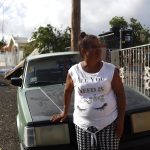Una mujer observa los destrozos causados por el huracán Fiona, este miércoles en el barrio Punta Diamante en Ponce, Puerto Rico. EFE/Thais Llorca