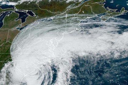 Imagen satelital cedida este viernes por la Oficina Nacional de Administración Oceánica y Atmosférica de Estados Unidos (NOAA), a través del Centro Nacional de Huracanes (NHC), en la que se registra la localización del huracán Ian. EFE/NOAA-NHC /SOLO USO EDITORIAL /NO VENTAS /SOLO DISPONIBLE PARA ILUSTRAR LA NOTICIA QUE ACOMPAÑA /CRÉDITO OBLIGATORIO