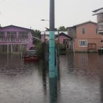 Fotografía de una calle inundada por el impacto del huracán Fiona en el barrio Juana Matos, en Cataño (Puerto Rico). EFE/Thais LLorca