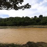 Fotografía de un río desbordado debido al paso del huracán Fiona, el 20 de septiembre de 2022, en Naranjito (Puerto Rico). EFE/ Thais Llorca