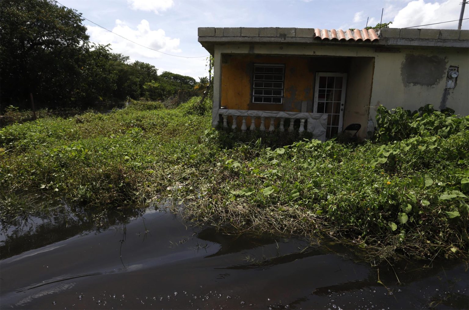 Fotografía de una calle inundada tras el paso del huracán Fiona, en Loíza (Puerto Rico). EFE/ Thais Llorca