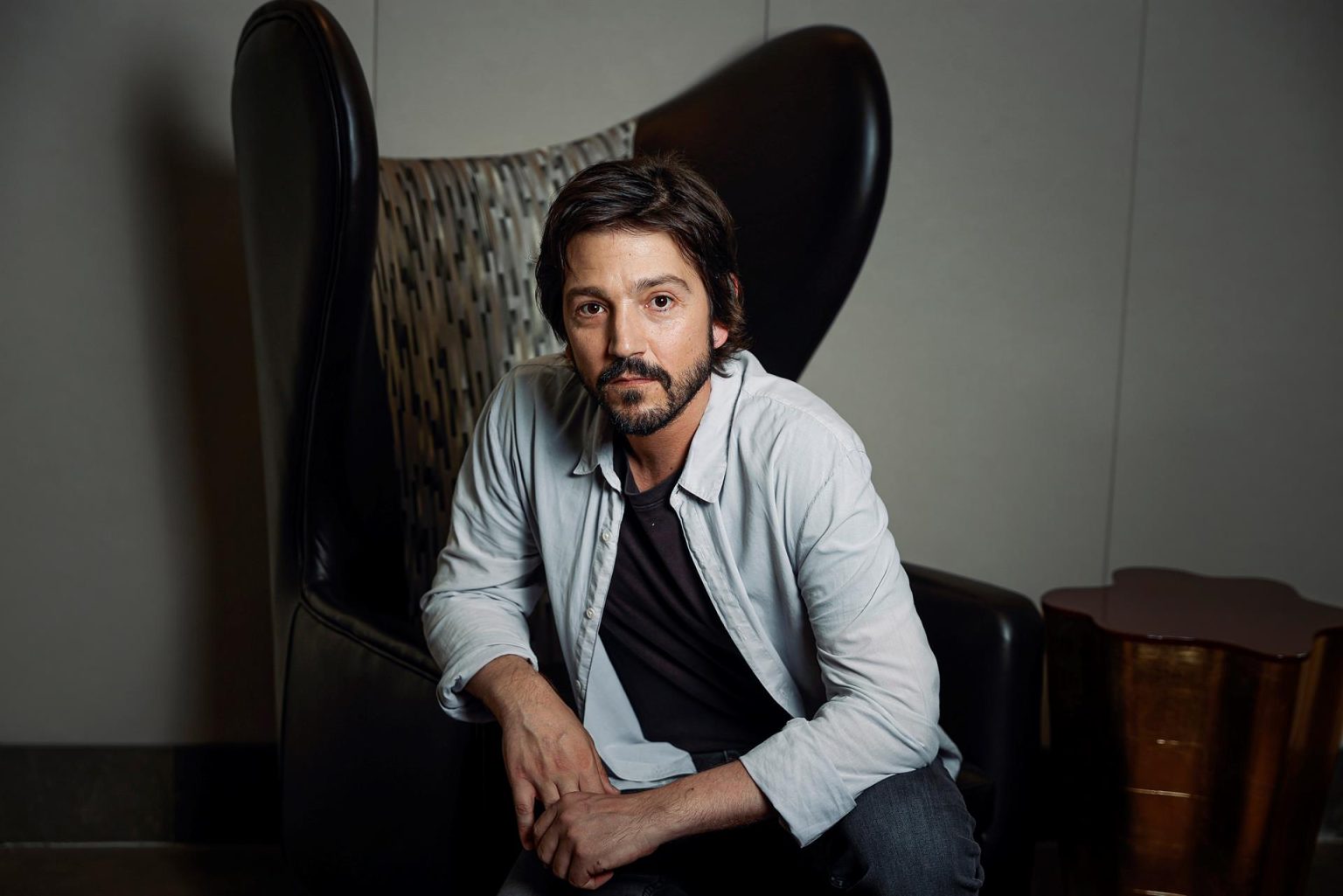 Fotografía de archivo del actor y director mexicano Diego Luna. EFE/Emilio Naranjo