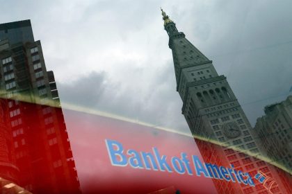 Fotografía de archivo que muestra el reflejo del logotipo del Bank of America en Nueva York, Estados Unidos. EFE/Andrew Gombert