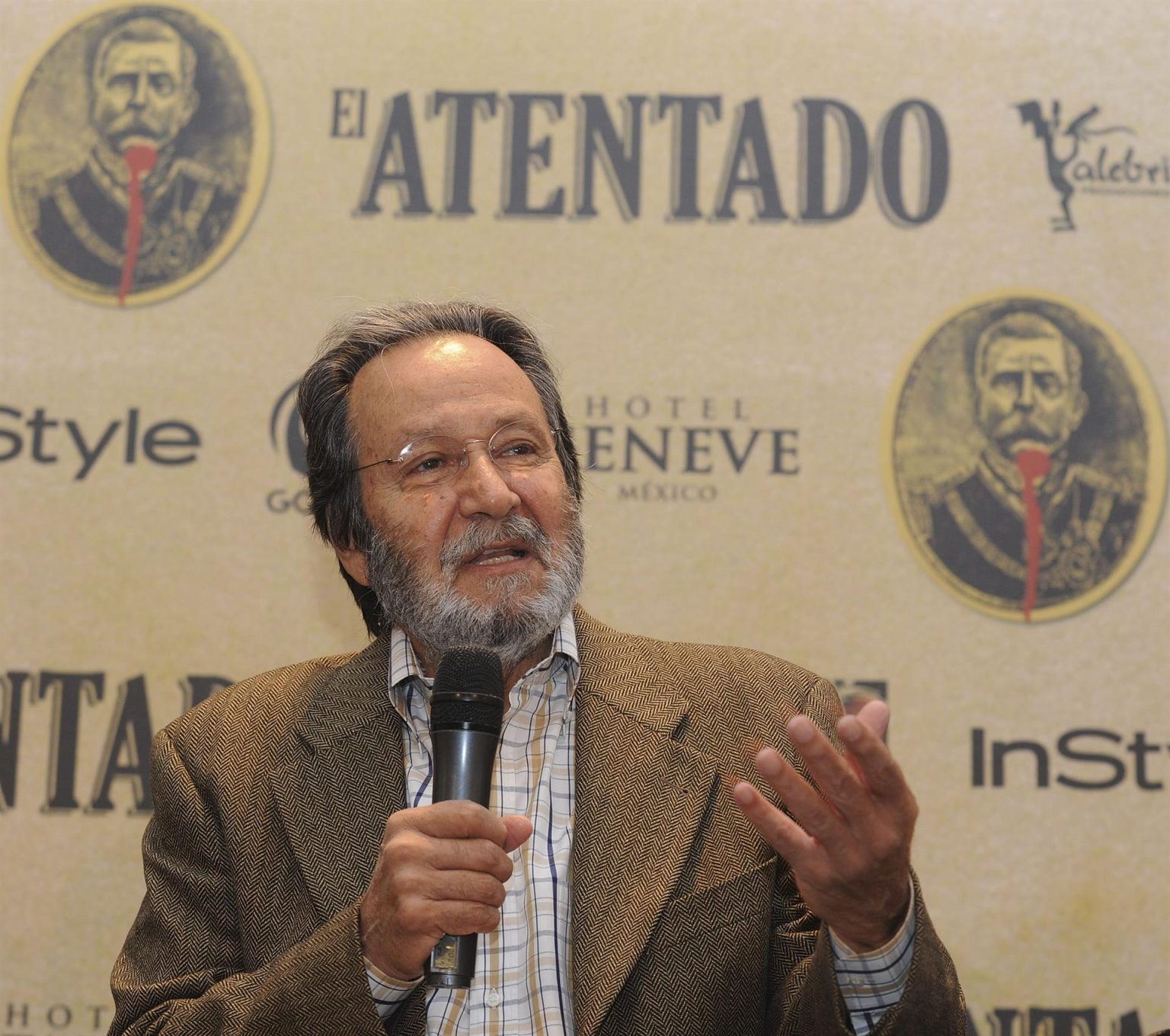 Fotografía de archivo fechada el 23 de agosto de 2010 que muestra al realizador mexicano, Jorge Fons, mientras habla durante una rueda de prensa en Ciudad de México (México). EFE/Mario Guzmán