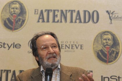 Fotografía de archivo fechada el 23 de agosto de 2010 que muestra al realizador mexicano, Jorge Fons, mientras habla durante una rueda de prensa en Ciudad de México (México). EFE/Mario Guzmán