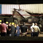 Personal de protección civil, resguardan la zona de un accidente vehicular, el 8 de septiembre de 2022, en Ciudad Juárez, Chihuahua (México). EFE/Luis Torres