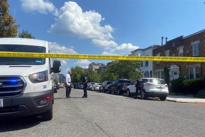 Tras acudir la policía al domicilio, encontró los cuerpos de las cuatro personas, muertas por disparos, y halló también a una quinta, a un hombre, cuyo cuerpo apareció en el garaje junto a un arma semiautomática. Imagen de archivo. EFE/Alejandra Arredondo