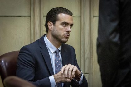 El actor mexicano Pablo Lyle asiste a la primera audiencia oral de su juicio hoy, en Miami, Florida (Estados Unidos). . EFE/ José A. Iglesias/ POOL