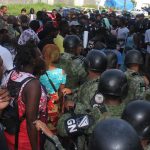 Migrantes protestan a las afueras del albergue para migrantes Siglo XXI, en la Ciudad de Tapachula, en el estado de Chiapas (México). Imagen de archivo. EFE/Juan Manuel Blanco