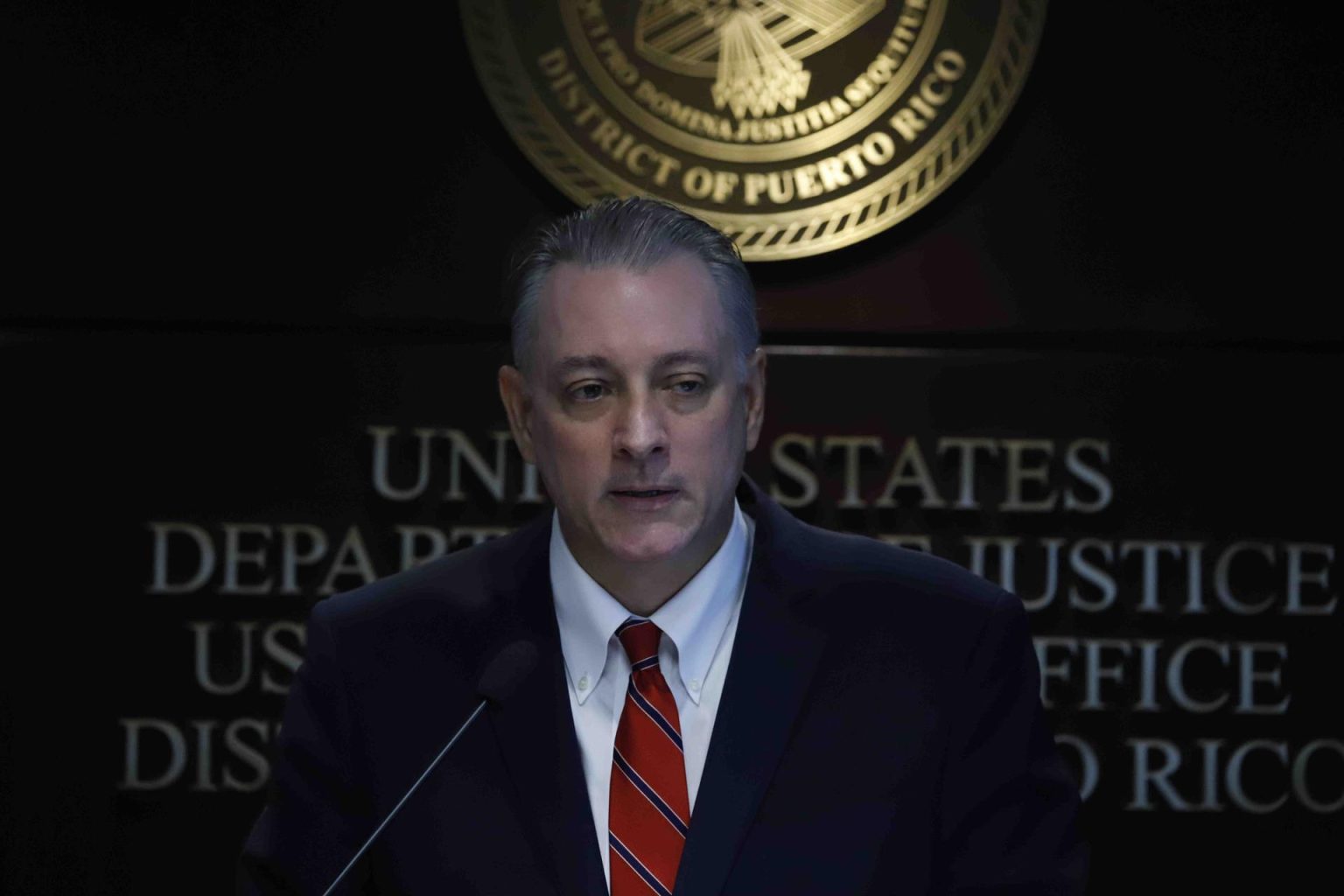 El Fiscal Federal Stephen Muldrow (c) habla durante una rueda de prensa. Imagen de archivo. EFE/ Thais Llorca