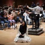 La soprano mexicana Cecilia Eguiarte interpreta su papel de Sor Juana Inés de la Cruz, durante un ensayo de la ópera "La sed de los cometas", el 23 de septiembre de 2022, en la Sala Nezahualcóyotl de la Universidad Nacional Autónoma de México (UNAM) en Ciudad de México (México). EFE/José Méndez