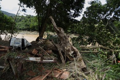 Fotografía de los efectos del huracán Fiona durante su paso por el pueblo de Naranjito (Puerto Rico). EFE/ Thais Llorca