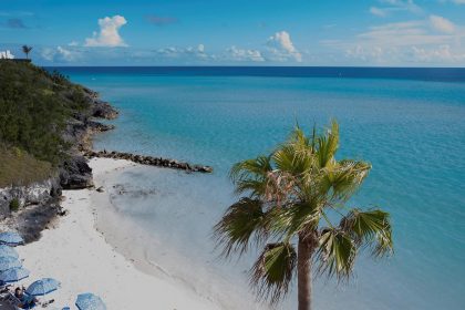 Fotografía de archivo que muestra una vista de una playa del Pompano Beach Club en Southampton (Bermudas). EFE/ Cj Gunther