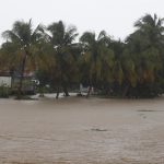 Fotografía de un río desbordado debido al impacto por el paso del huracán Fiona, en Toa Baja (Puerto Rico). EFE/Thais LLorca