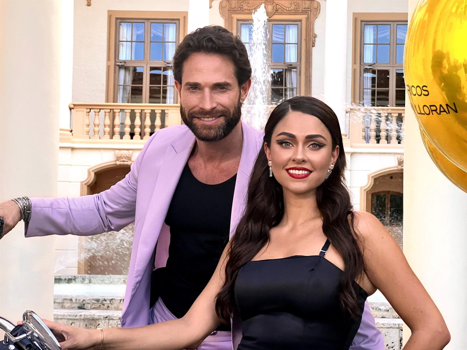 Los protagonistas de la versión moderna de "Los ricos también lloran", Sebastián Rulli (i) y Claudia Martín, posan durante la presentación de la serie hoy, en el Biltmore Hotel de Miami, Florida (EEUU). EFE/ Alicia Civita