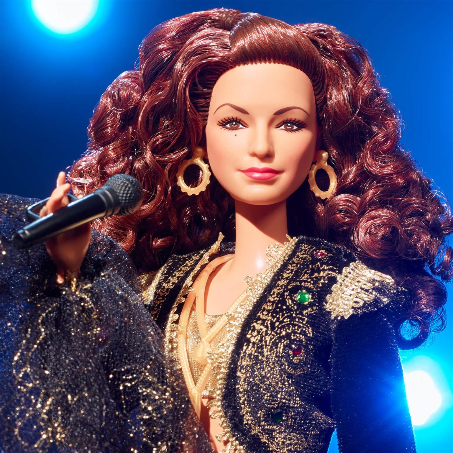 Fotografía cedida hoy por Mattel que muestra una muñeca Barbie en honor a la cantante cubano-estadounidense Gloria Estefan por su 65 cumpleaños. EFE/Mattel /SOLO USO EDITORIAL/NO VENTAS/SOLO DISPONIBLE PARA ILUSTRAR LA NOTICIA QUE ACOMPAÑA/CRÉDITO OBLIGATORIO