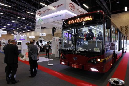 Fotografía de archivo que muestra un autobús eléctrico durante la Feria Internacional del Transporte (Fitrans) en Bogotá (Colombia). EFE/ Mauricio Dueñas Castañeda ARCHIVO