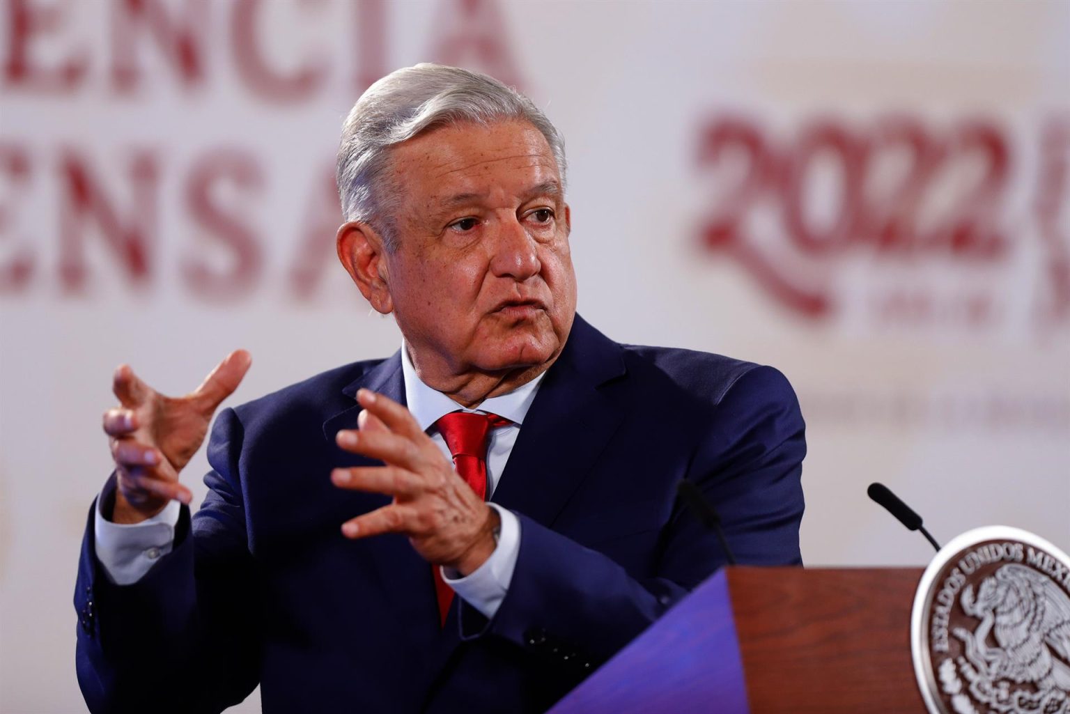 Fotografía de archivo del presidente de México, Andrés Manuel López Obrador, durante su conferencia matutina, en el Palacio Nacional en Ciudad de México (México). EFE/ Isaac Esquivel