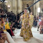 Modelos lucen unas creaciones de la colección primavera-verano de Carolina Herrera, durante un desfile en Nueva York (Estados Unidos). EFE/ Nora Quintanilla