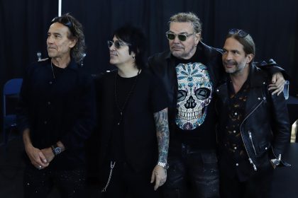 Los integrantes de la agrupación mexicana de rock y pop Maná, desde la izquierda: Juan Calleros, Alex González, Fher Olivera, y Sergio Vallín posan para fotos hoy durante una rueda de prensa, en el Coliseo de Puerto Rico en San Juan (P. Rico). EFE/ Thais Llorca