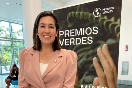 La ex viceministra de Ambiente de Ecuador y directora ejecutiva de los Premios Verde, Bianca Dager Jervis, posa durante una entrevista con Efe hoy, en Miami, Florida (EEUU). EFE/Lorenzo Castro