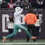 Un jugador de los Dolphins de Miami, celebra en una fotografía de archivo. EFE/EPA/John Cetrino