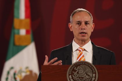 Fotografía de archivo del subsecretario de Prevención y Promoción de la Salud, Hugo López-Gatell, durante la rueda de prensa diaria del presidente Andrés Manuel López Obrador, en el Palacio Nacional de Ciudad de México (México). EFE/ Mario Guzmán