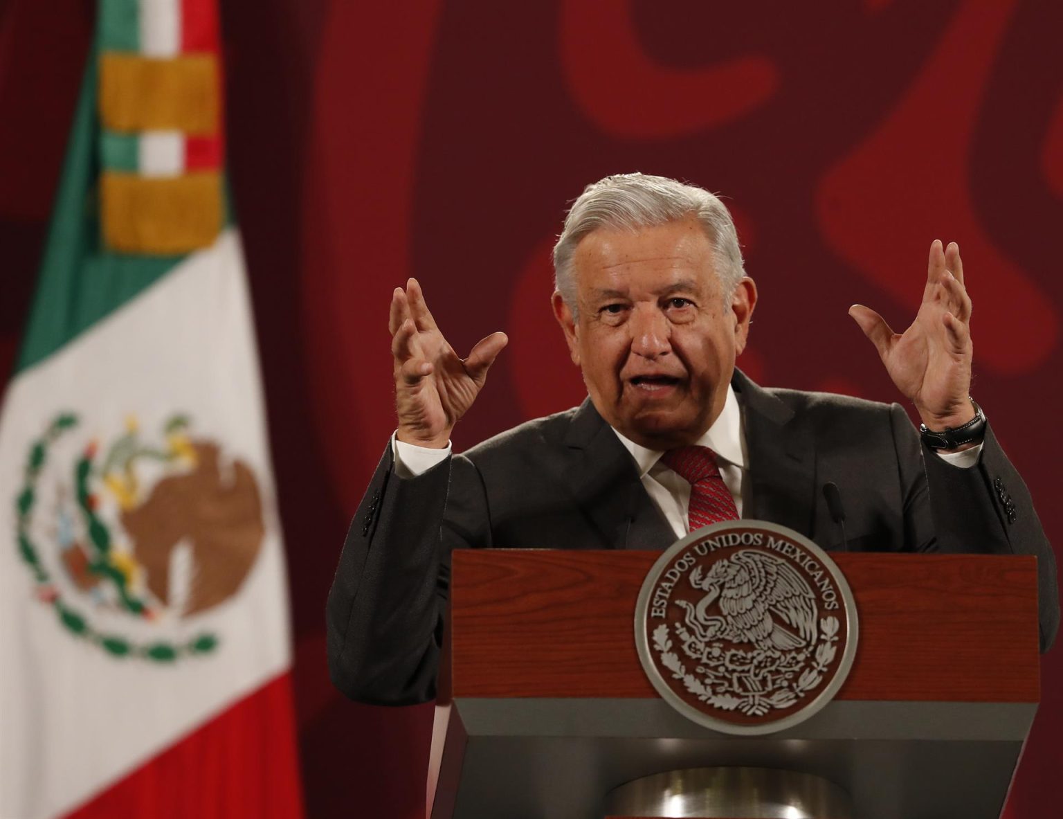 El presidente de México, Andrés Manuel López Obrador, participa hoy durante una rueda de prensa matutina en Palacio Nacional, de la Ciudad de México (México). EFE/ Mario Guzmán