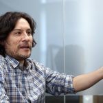 El escritor peruano Jeremías Gamboa habla en entrevista con Efe, el 3 de septiembre de 2022, en Ciudad de México (México). EFE/ José Méndez