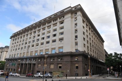 Fotografía de archivo que muestra una fotografía de la Sede del Ministerio de Economía, en Buenos Aires (Argentina). EFE/ Enrique García Medina