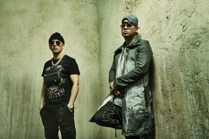 Fotografía cedida por Creative Link NY donde aparece el dúo puertoriqueño de música urbana Wisin y Yandel que ya se encuentra a partir de este lunes promocionando su álbum "La última misión", con el que piensan cerrar su exitosa carrera conjunta, en Miami Beach (Florida). EFE/Creative Link NY /SOLO USO EDITORIAL /NO VENTAS /SOLO DISPONIBLE PARA ILUSTRAR LA NOTICIA QUE ACOMPAÑA /CRÉDITO OBLIGATORIO