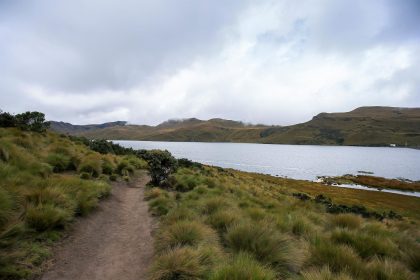 Fotografía de archivo de la Laguna La Mica en la reserva Antisana (Ecuador). EFE/ José Jácome