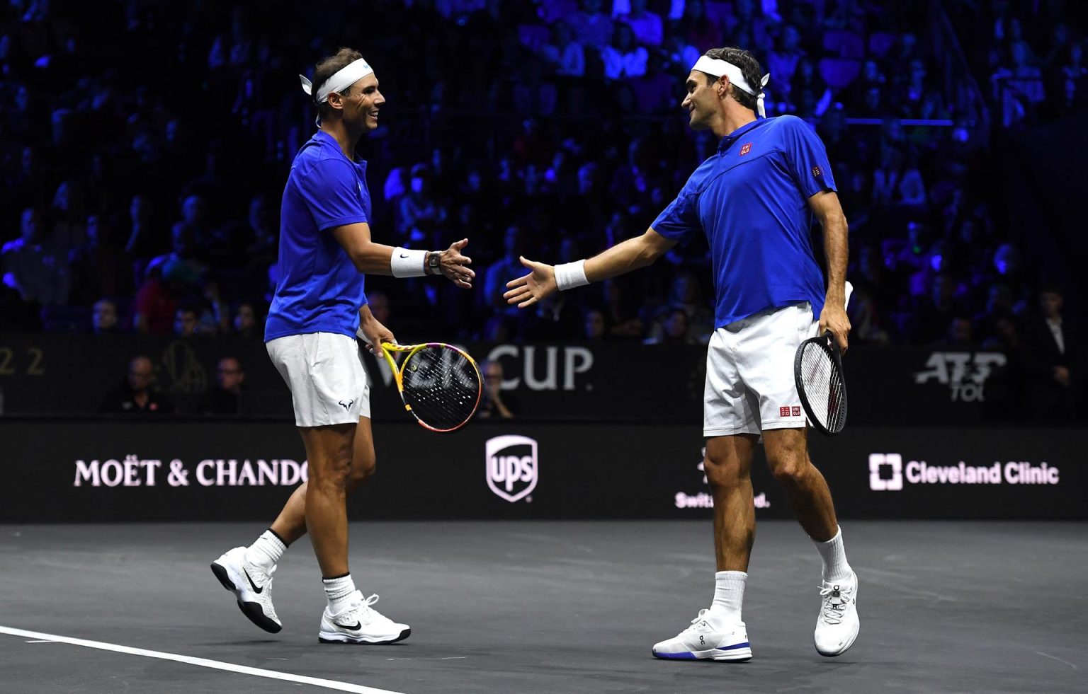 El suizo Roger Federer (d) y el español Rafael Nadal, durante su participación en la Laver Cup, el pasado 23 de septiembre de 2022. EFE/Andy Rain