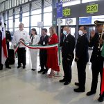 Autoridades sostienen un listón durante la inauguración de una nueva ruta al Aeropuerto Internacional Felipe Ángeles, hoy, en Ciudad de Panamá (Panamá). EFE/ Carlos Lemos