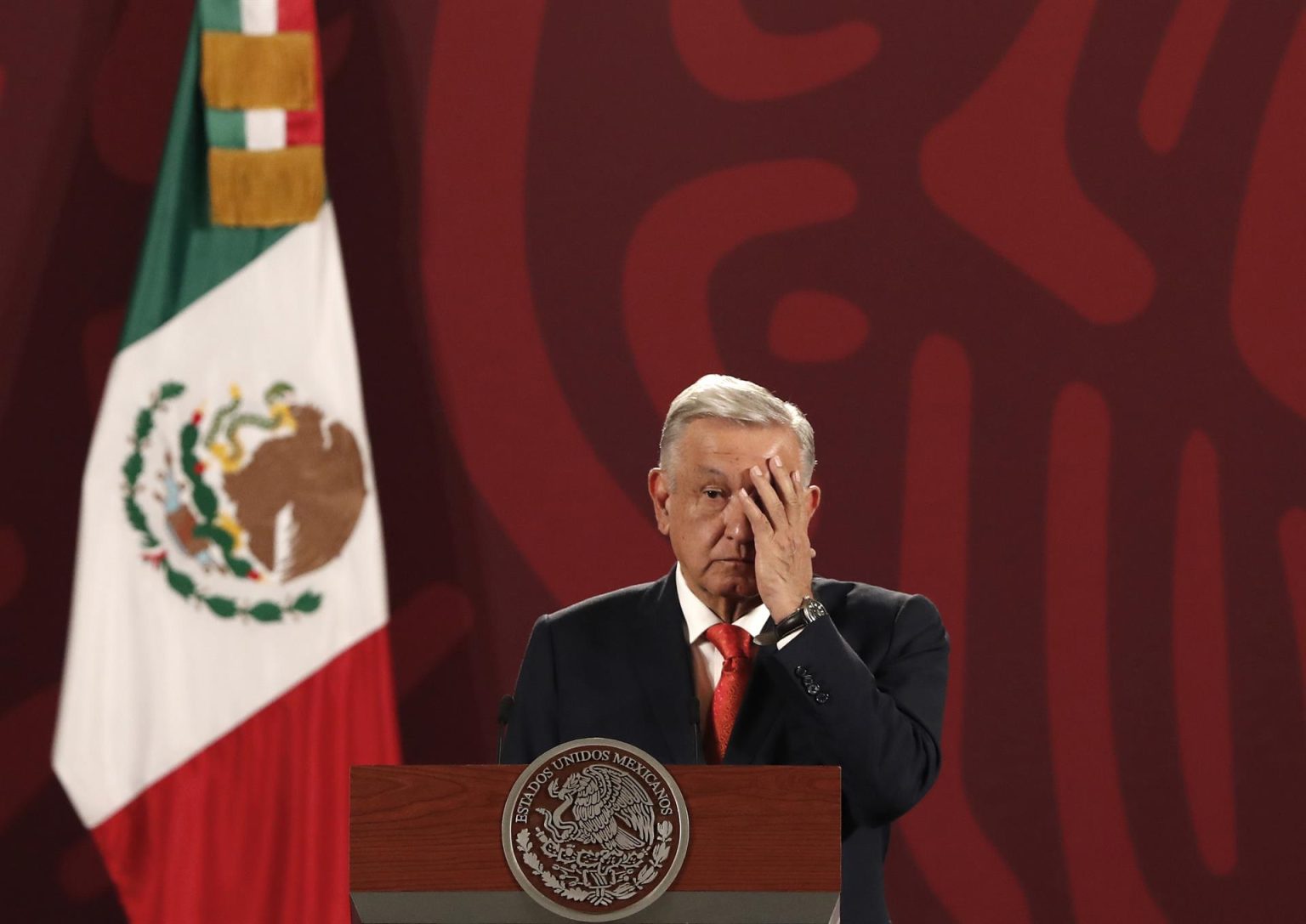 El presidente de México, Andrés Manuel López Obrador, habla durante una rueda de prensa el 31 de agosto de 2022, en el Palacio Nacional, en Ciudad de México (México). EFE/ Mario Guzmán
