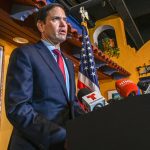 Fotografía de archivo del senador republicano Marco Rubio durante una conferencia de prensa en Miami, Florida (EE.UU.). EFE/Giorgio Viera