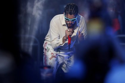 Fotografía de archivo en la que se registró al artista puertorriqueño Bad Bunny, durante un concierrto, en San Juan (Puerto Rico). EFE/Thais Llorca