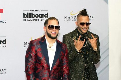 Fotografía de archivo de los artistas Nio García (i) y Casper El Mágico (d) a su llegada a la alfombra roja de los Premios Billboard de la Música Latina 2019 este jueves en el Mandalay Bay Events Center en Las Vegas, Nevada (EE.UU.). EFE/Armando Arorizo