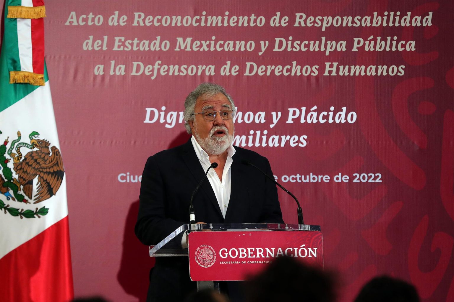 El subsecretario de Derechos Humanos de la Secretaría de Gobernacion (SG), Alejandro Encinas, habla hoy durante un acto protocolario en Ciudad de México (México). EFE/Sáshenka Gitiérrez