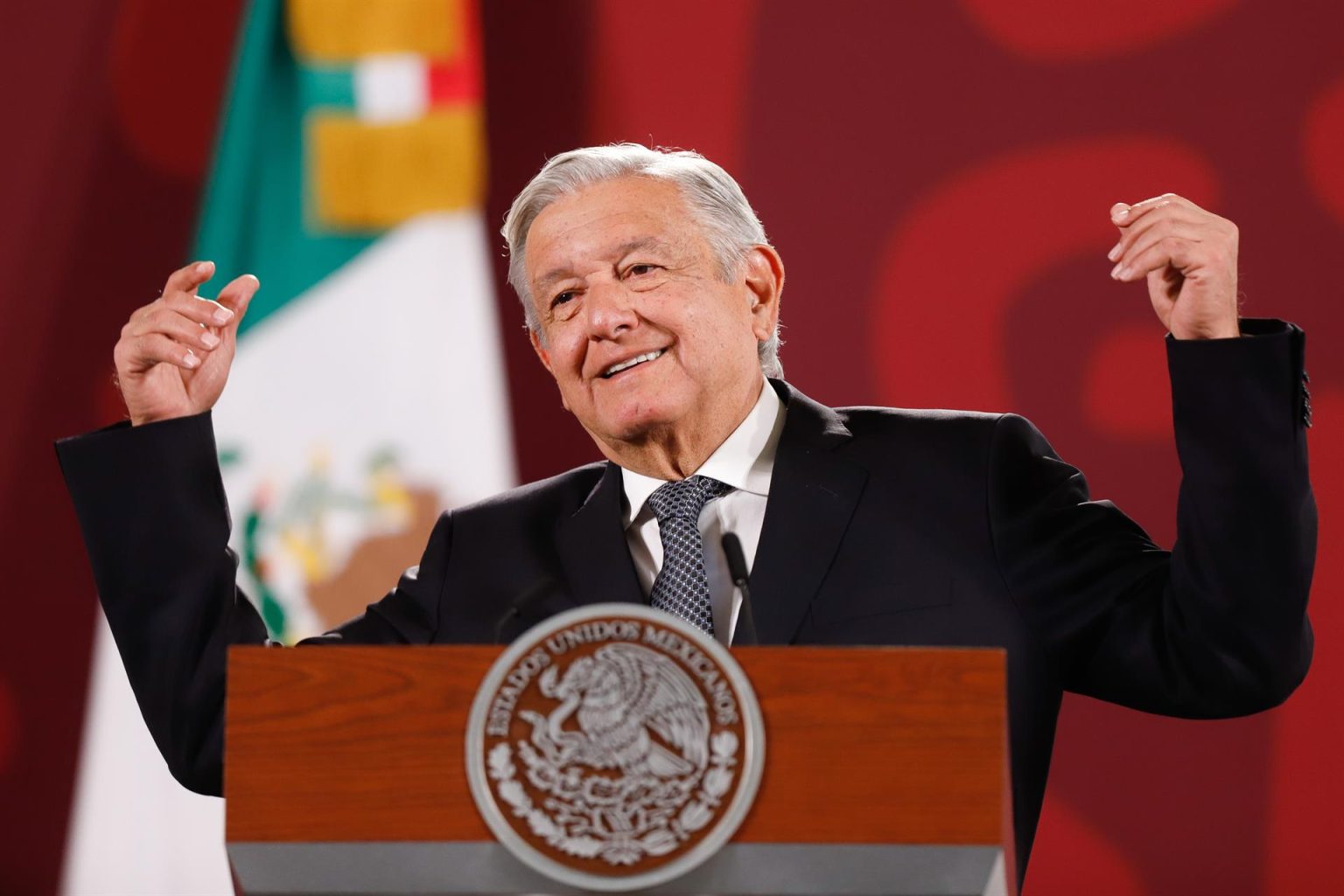 El presidente de México, Andrés Manuel López Obrador, habla durante su conferencia de prensa matutina, hoy, en el Palacio Nacional en Ciudad de México (México).  EFE/ Isaac Esquivel