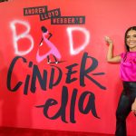 La actriz dominicana Linedy Genao posa hoy junto al cartel publicitario del musical "Bad Cinderella" en el Teatro Imperial en Nueva York (EE.UU). EFE/Ruth E. Hernández