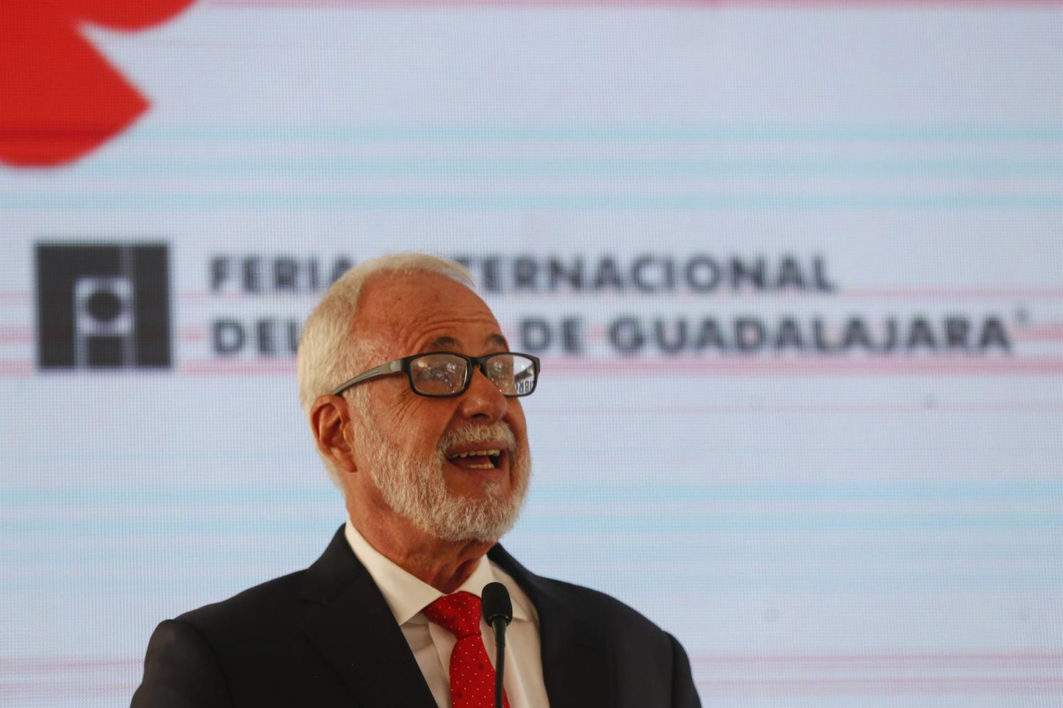 Fotografía de archivo del presidente de la Feria Internacional del Libro (FIL), Raúl Padilla López. EFE/ Francisco Guasco